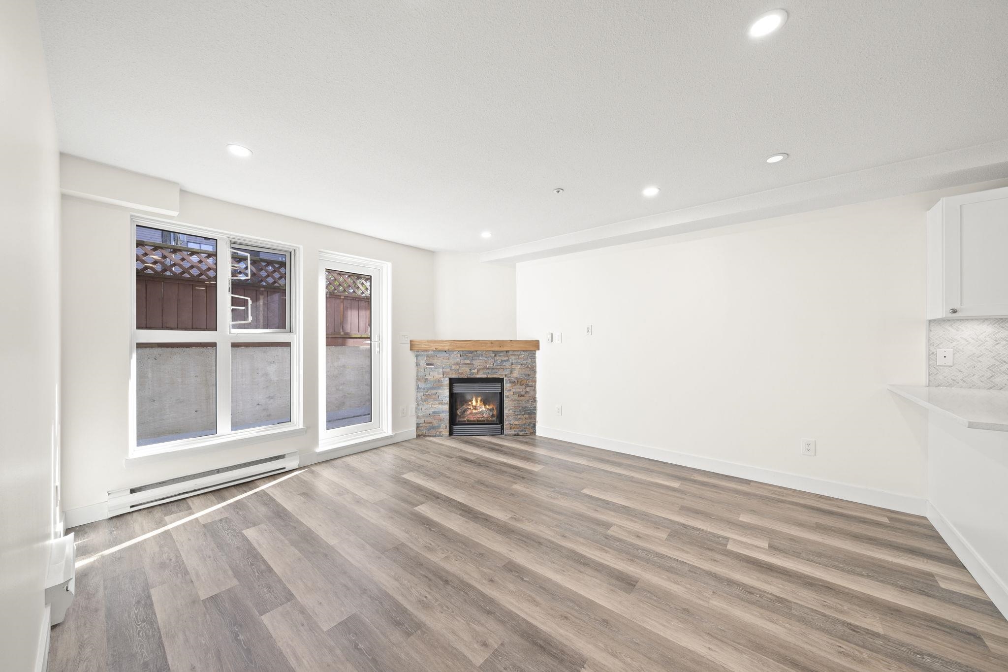 2212 Oxford Street 103