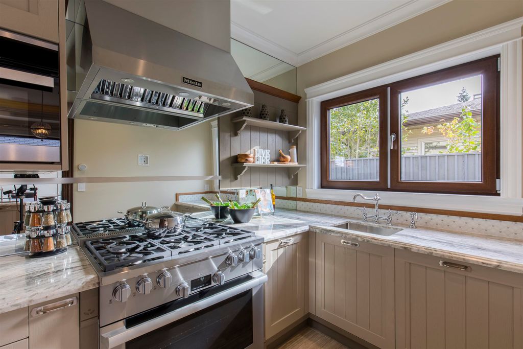 listing image 1106756856695480057