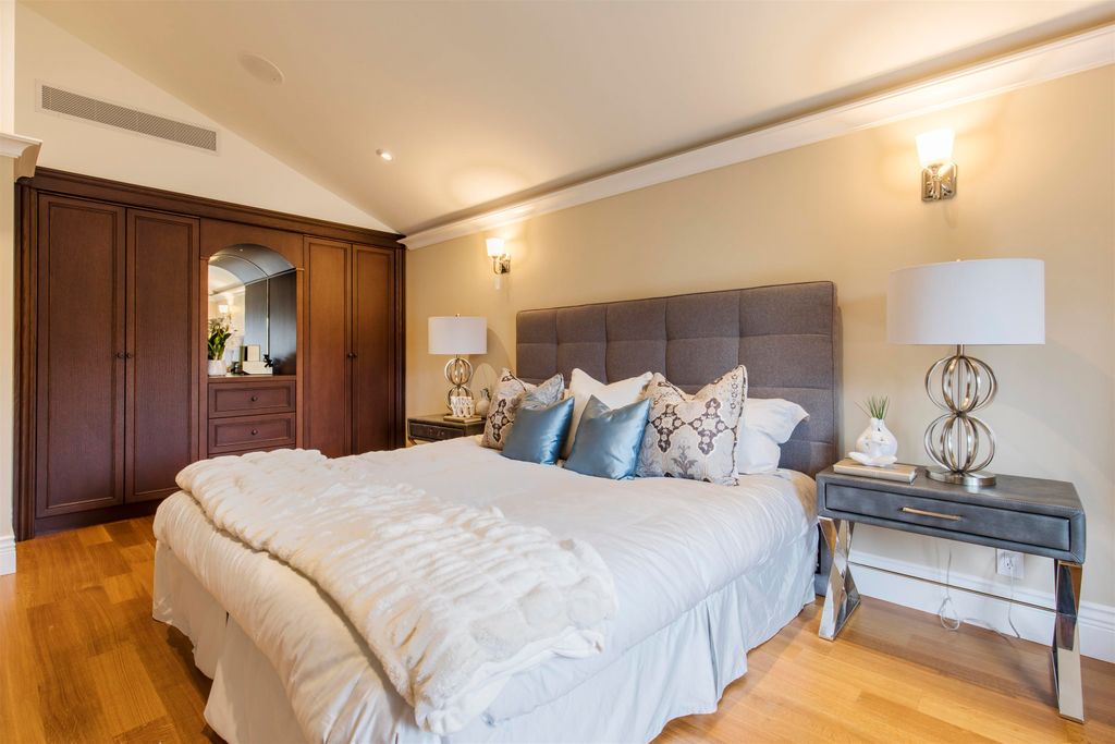 listing image 1103407821367862557