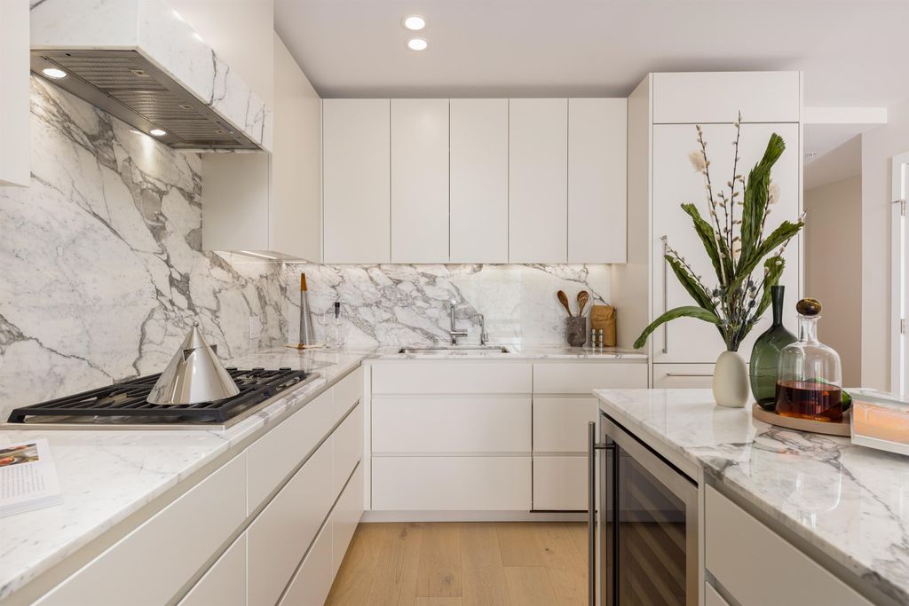 listing image 1100913392963695815