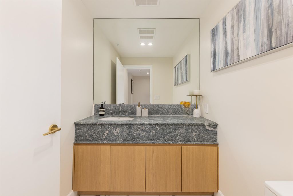 listing image 1105537822409217027