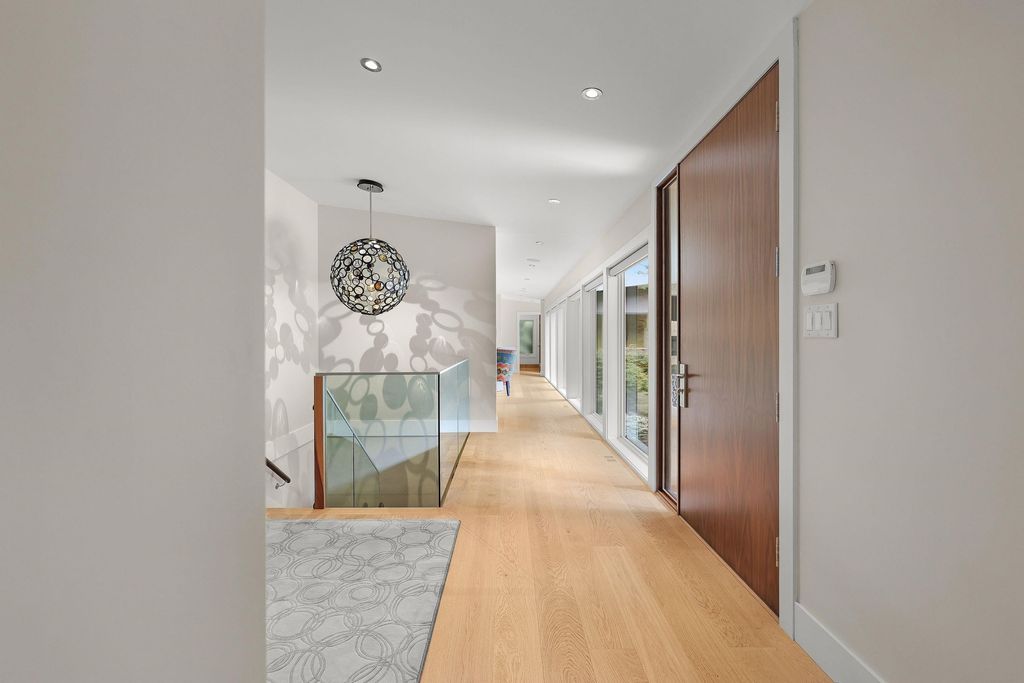 listing image 1104539667615215777