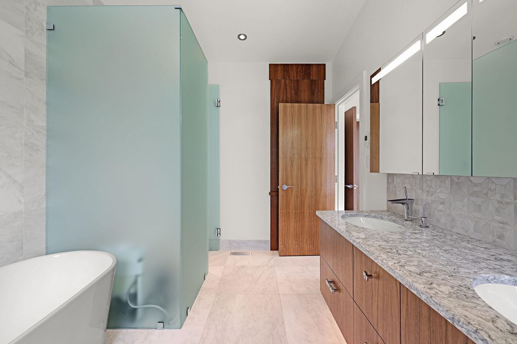 listing image 1108665224476383053