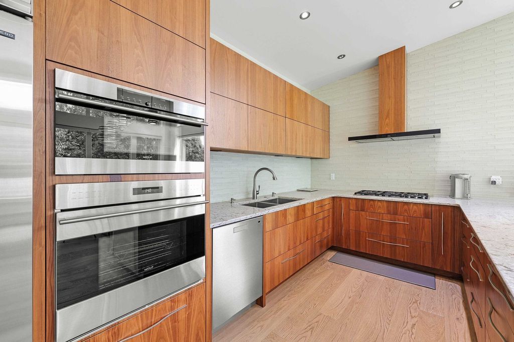 listing image 1108431398405485544