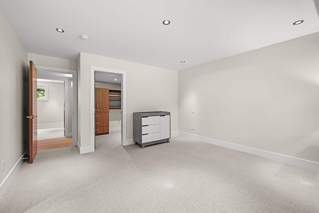 listing image 1103846498776193773
