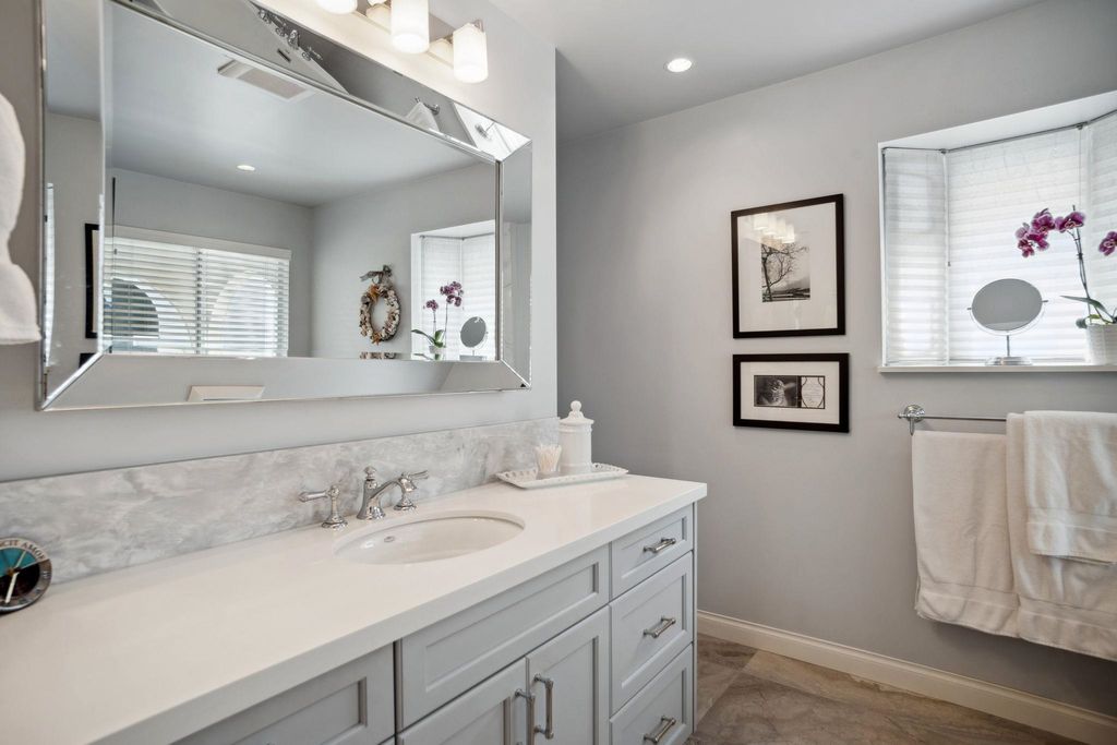 listing image 1100371404960431615