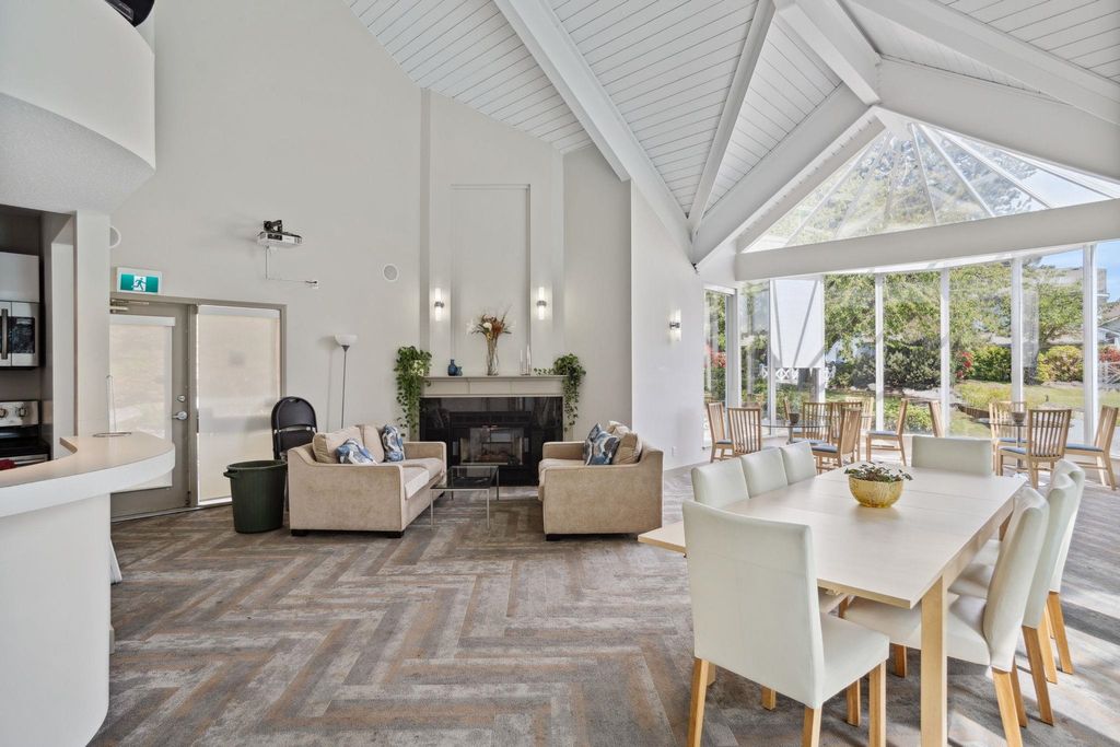 listing image 1102210080733182371