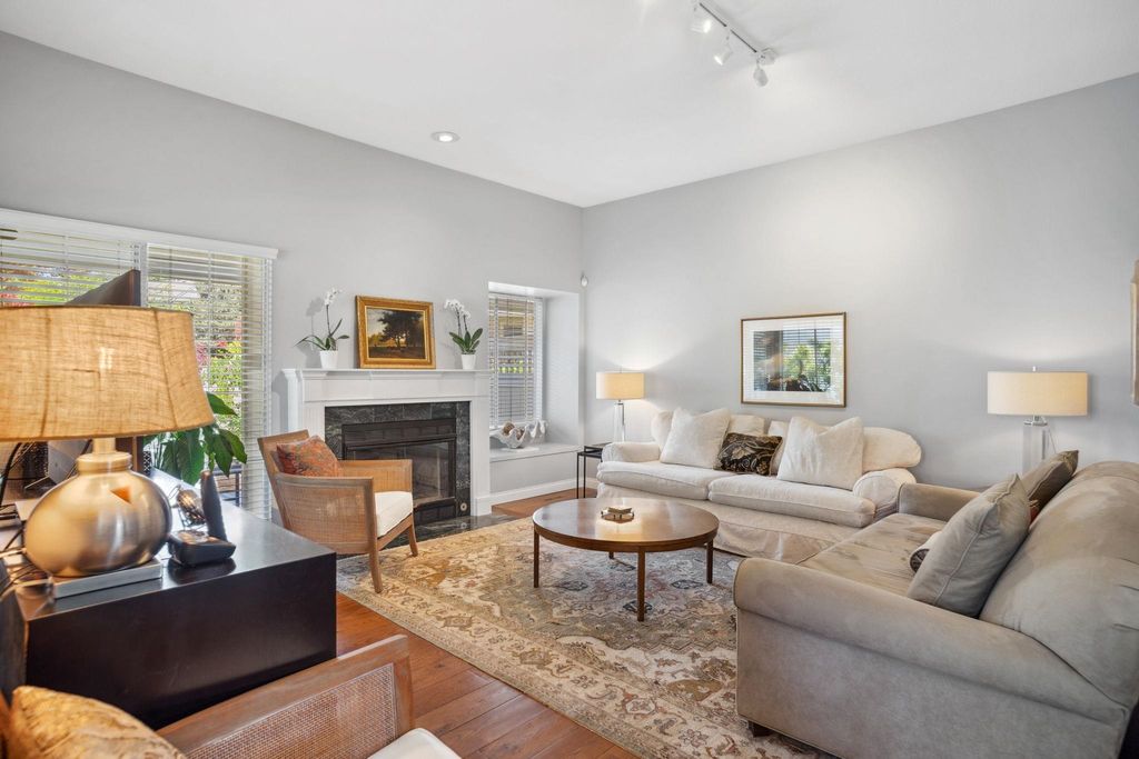 listing image 1104345400250709878