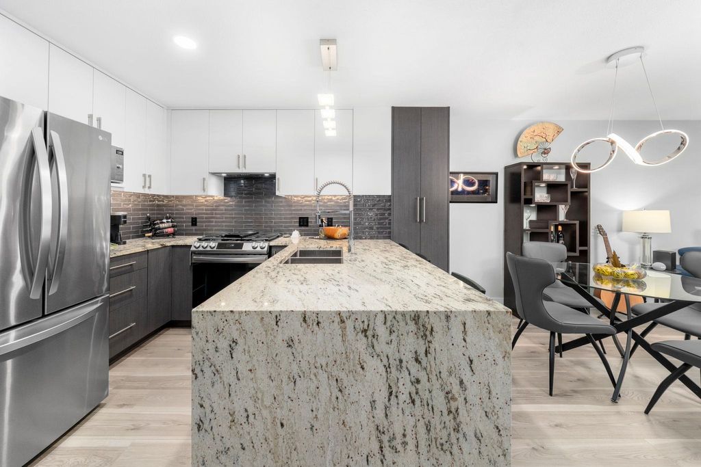 listing image 1100380523894906051