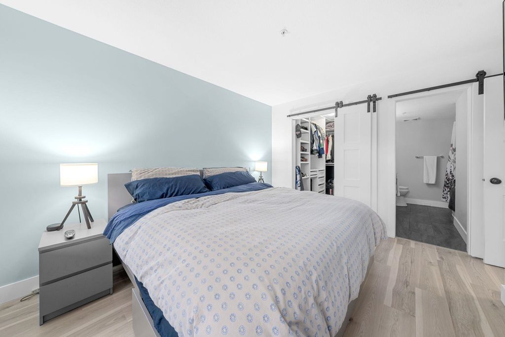 listing image 1107474328343248121