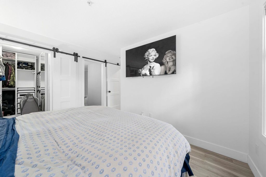 listing image 1102720257528354366