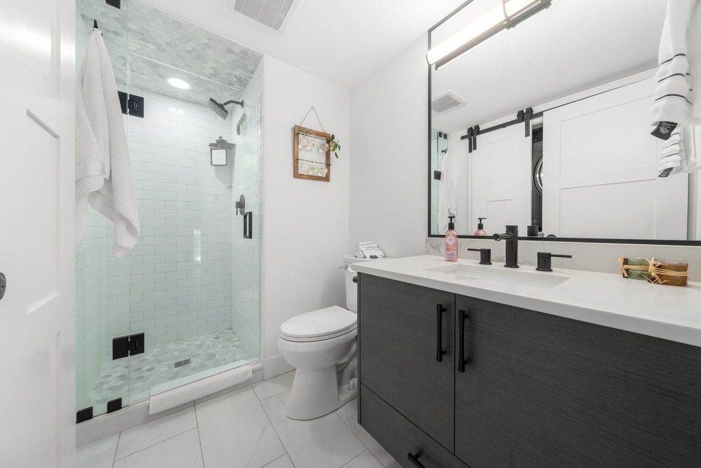 listing image 1109231302041776533