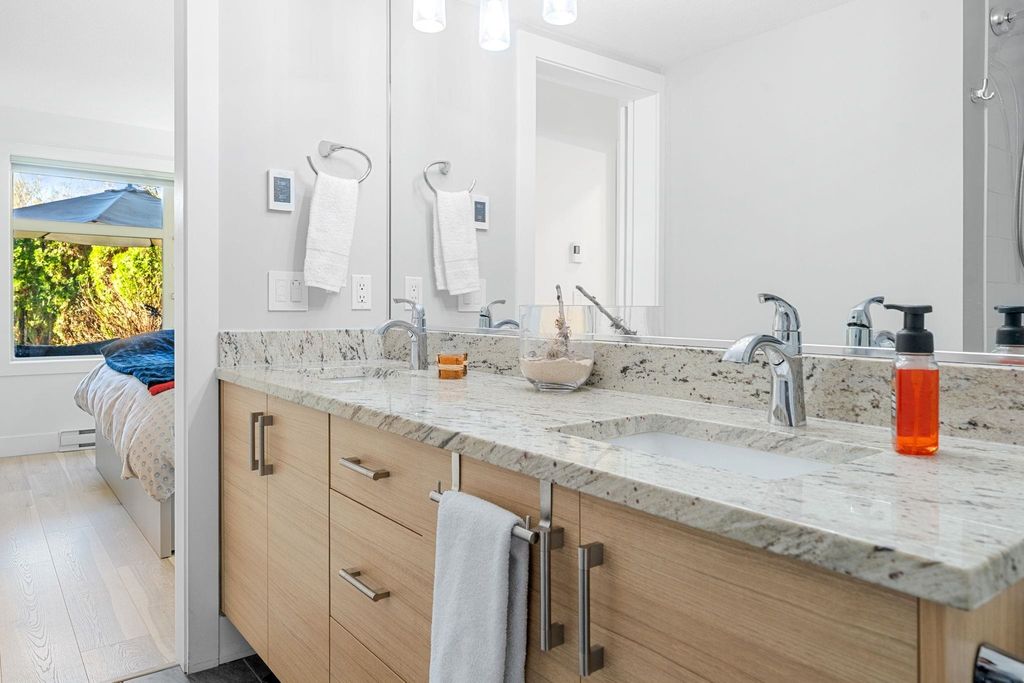 listing image 1102611898246981166