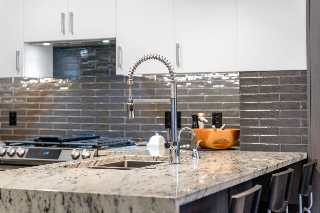 listing image 1106025184222344162