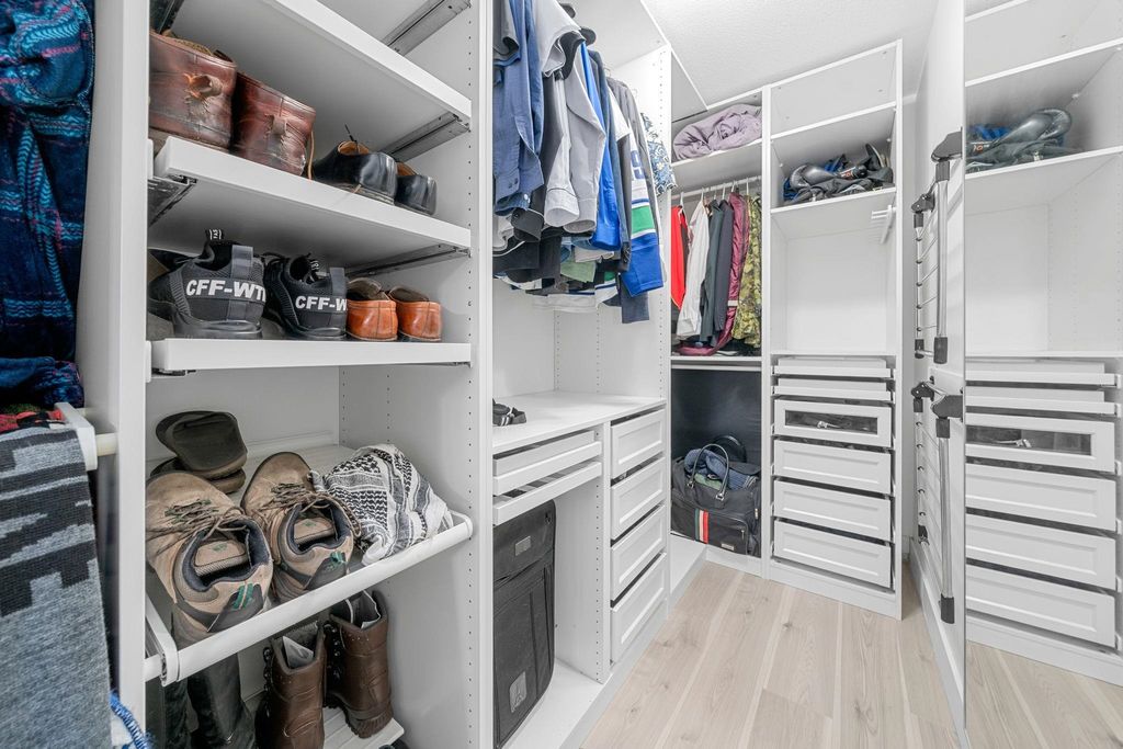 listing image 1108357877062179633