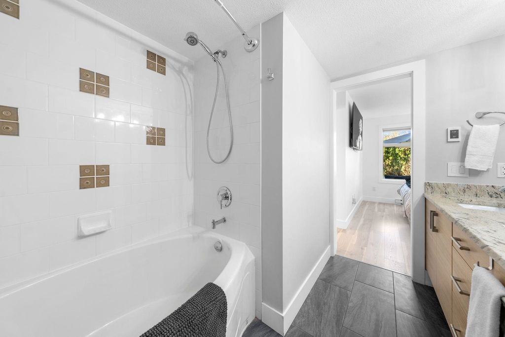 listing image 1104822970287566626