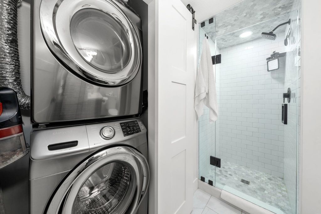 listing image 1100434551774624168