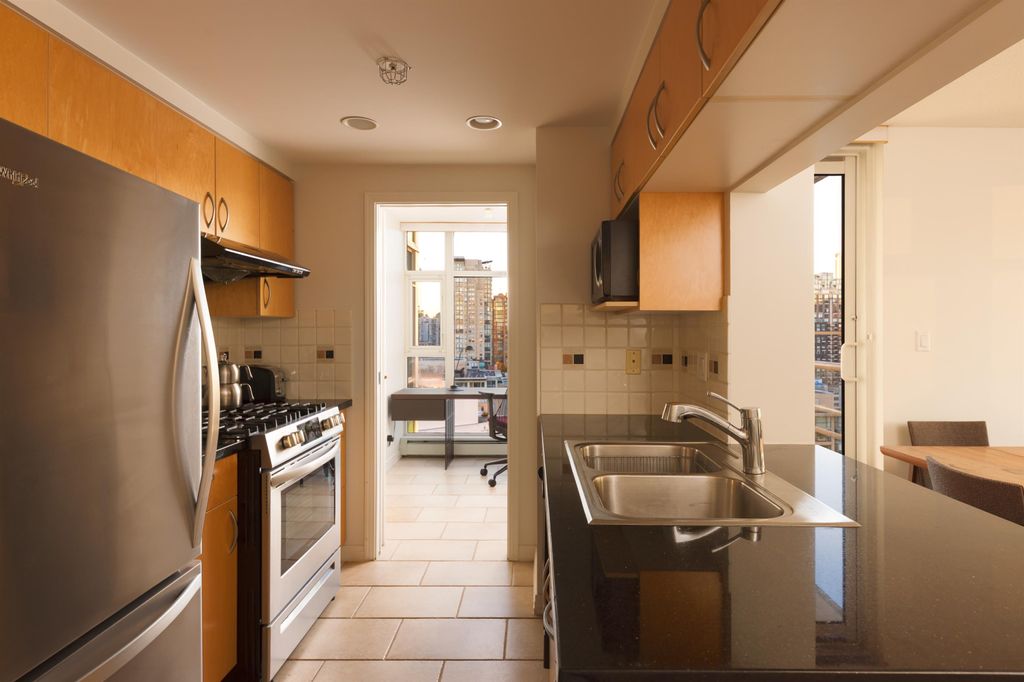 listing image 1104973754912828923