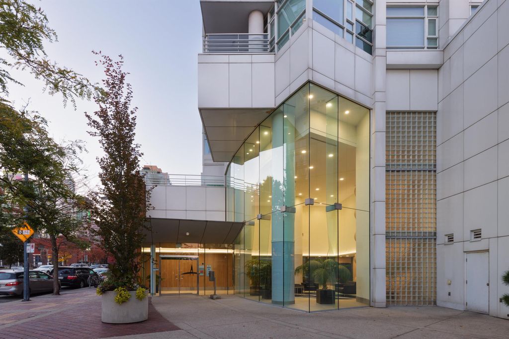 listing image 1105866836712237696