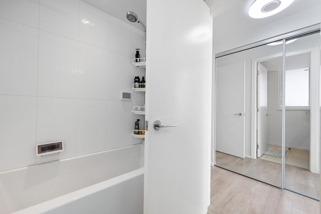 listing image 1109602194912206512