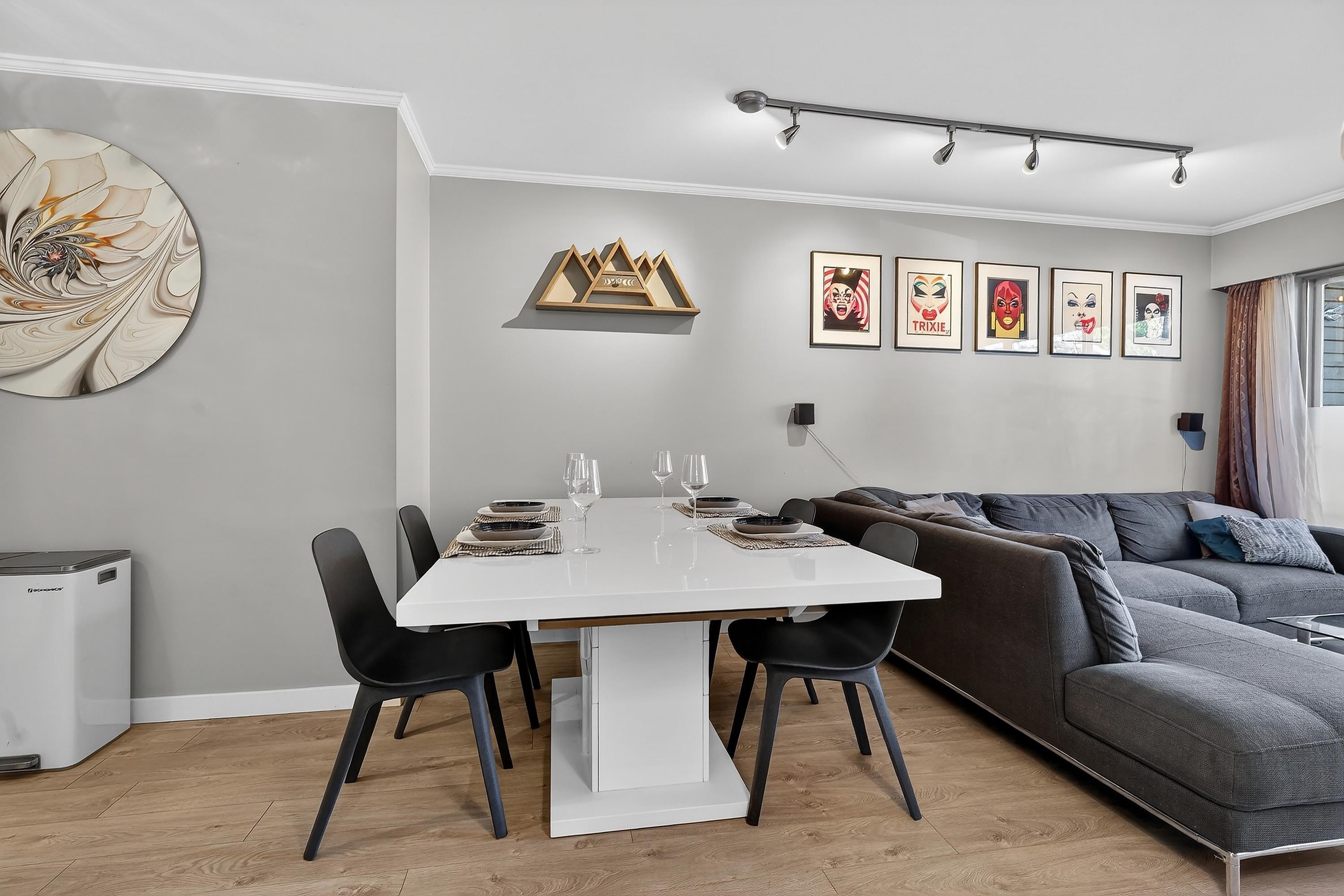 230 Mowat Street 211