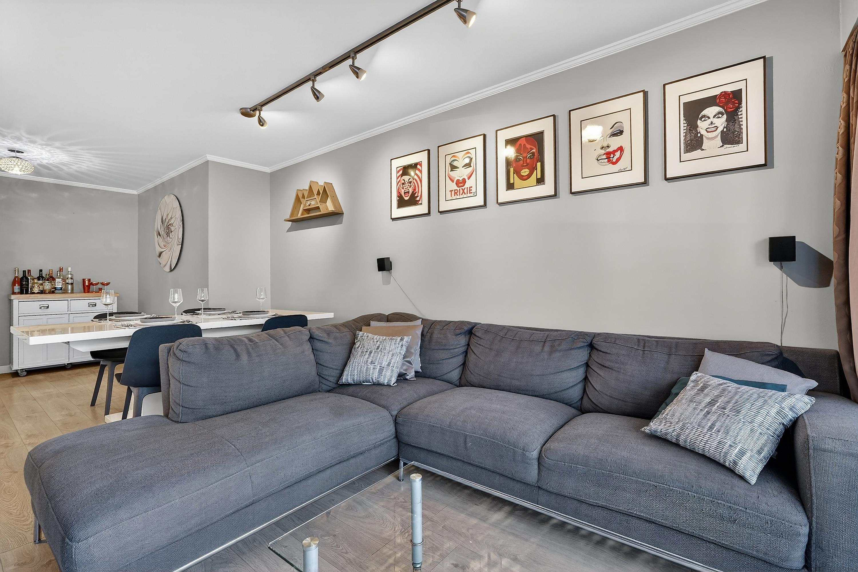 230 Mowat Street 211