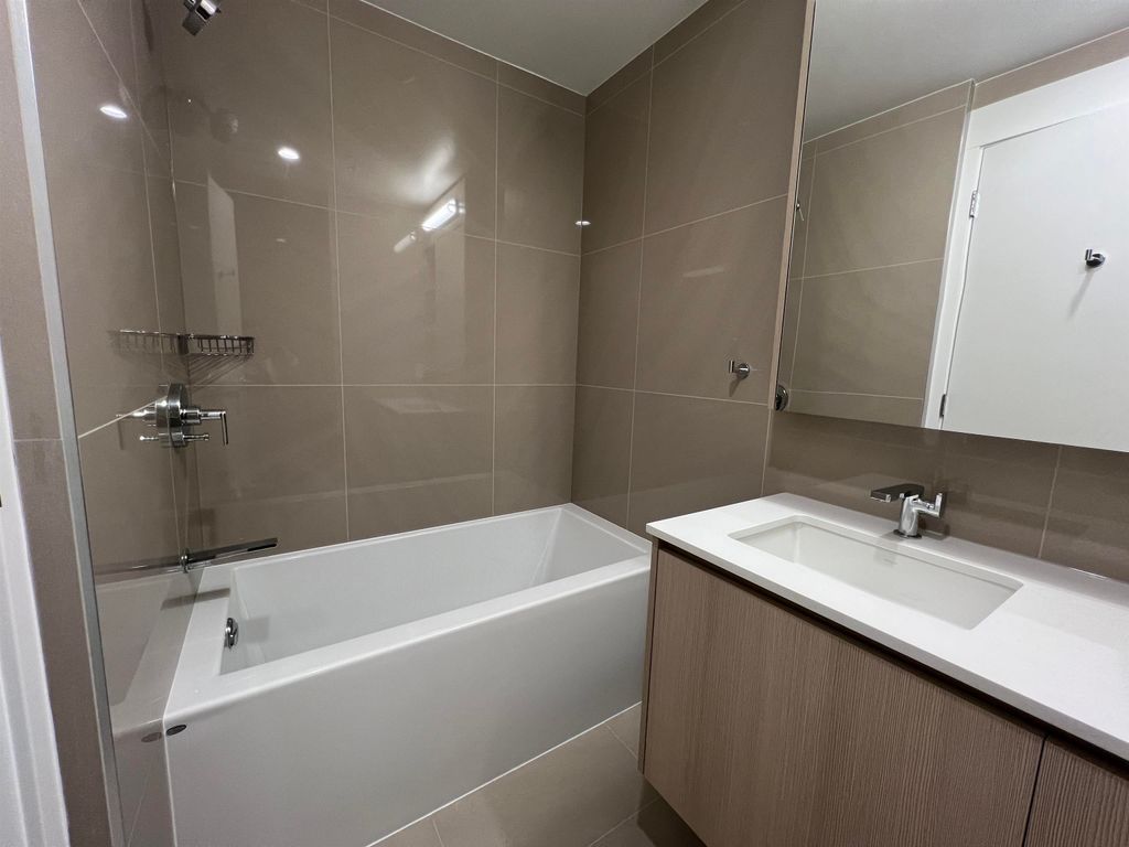listing image 1105192170122742840