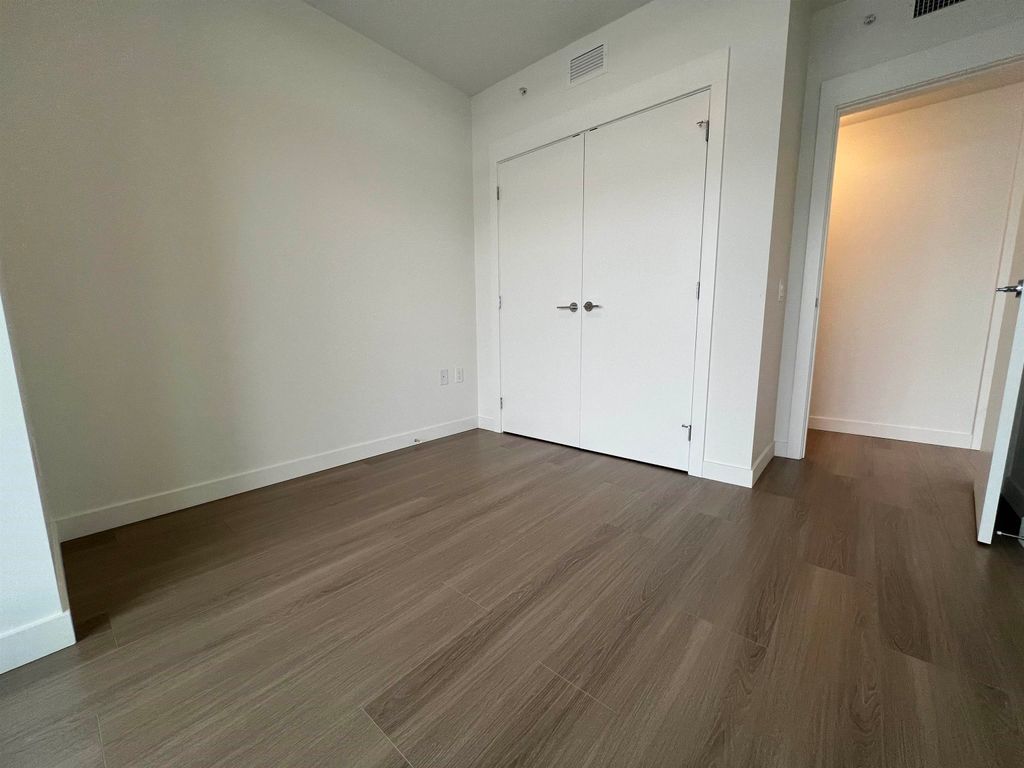 listing image 1105742423492667954