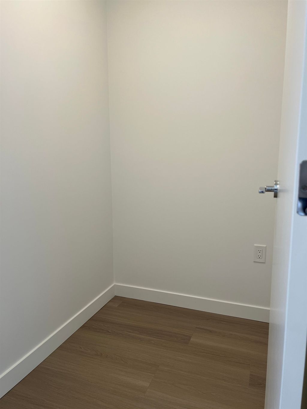 listing image 1106916406555829308