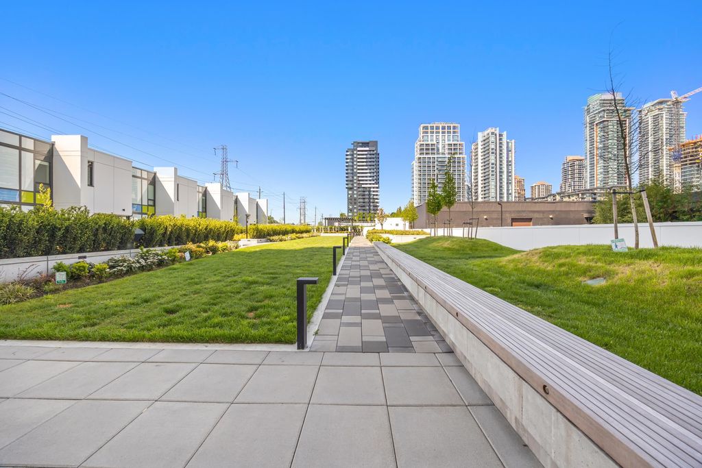 listing image 1100121813839800746