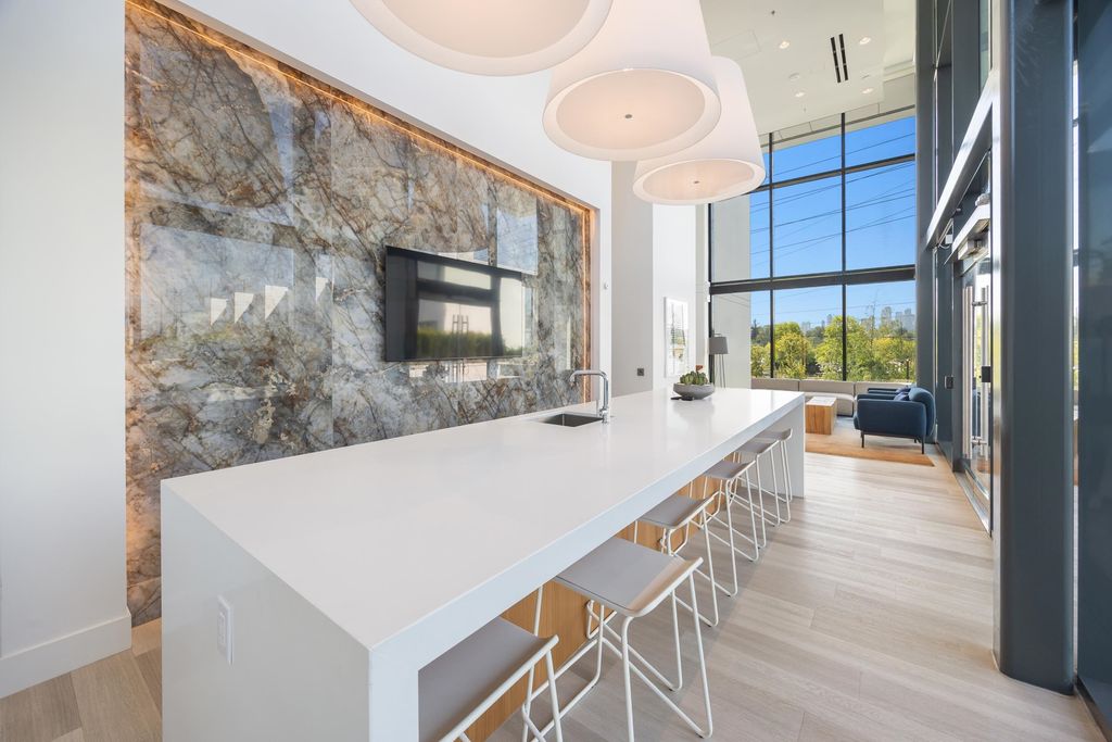 listing image 1104518444181395603