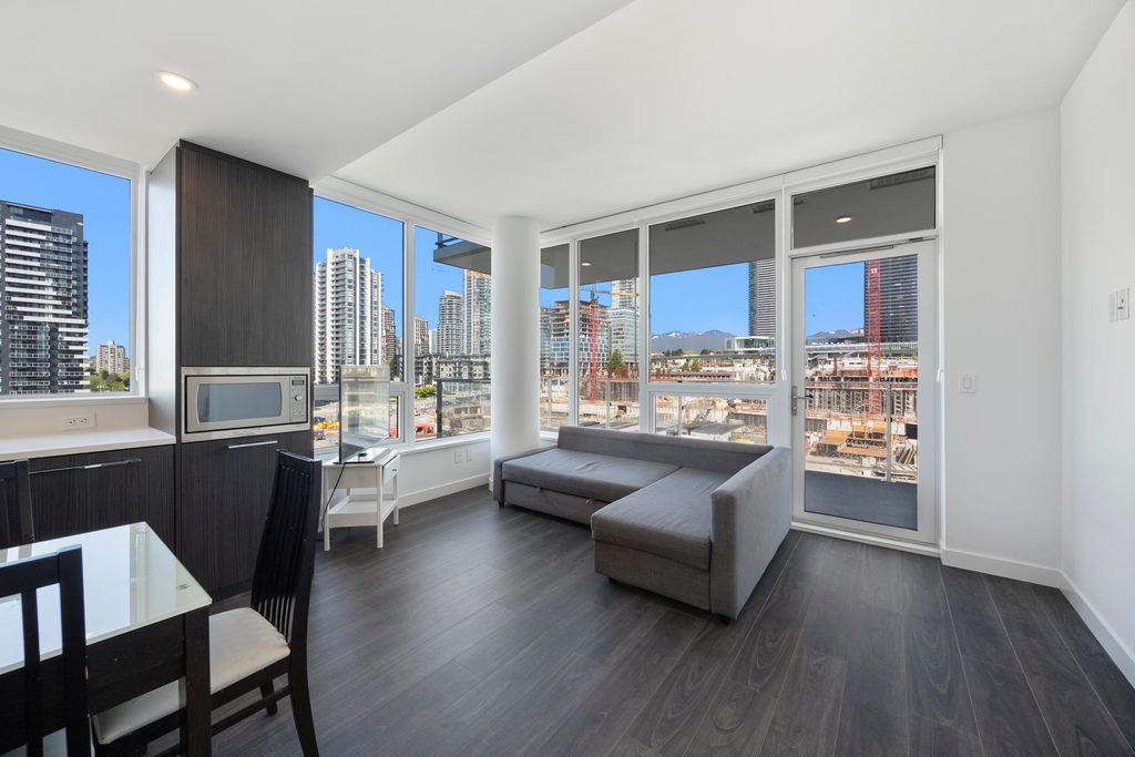 listing image 1100909103749572485