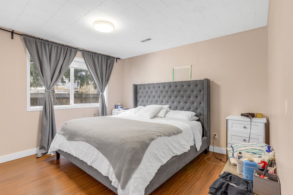 listing image 1104011478930791591