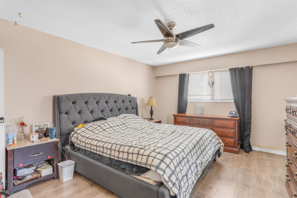listing image 1102949125242623496