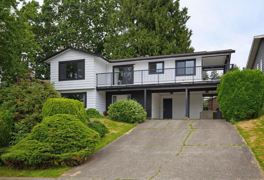 Photo of 34865 Mcleod Avenue, Abbotsford, BC V3G 1G9 (MLS # R3140270)
