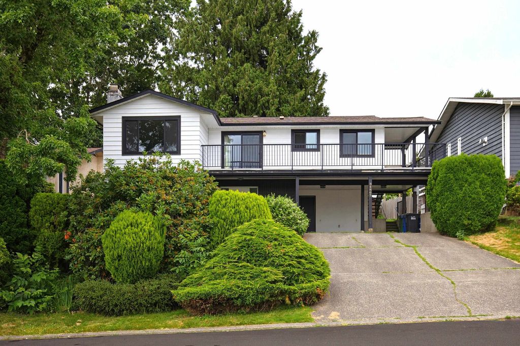 Photo of 34865 Mcleod Avenue, Abbotsford, BC V3G 1G9 (MLS # R3140270)