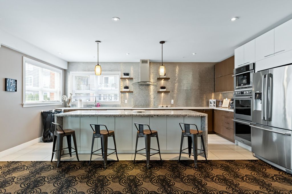 listing image 1105104213683902002