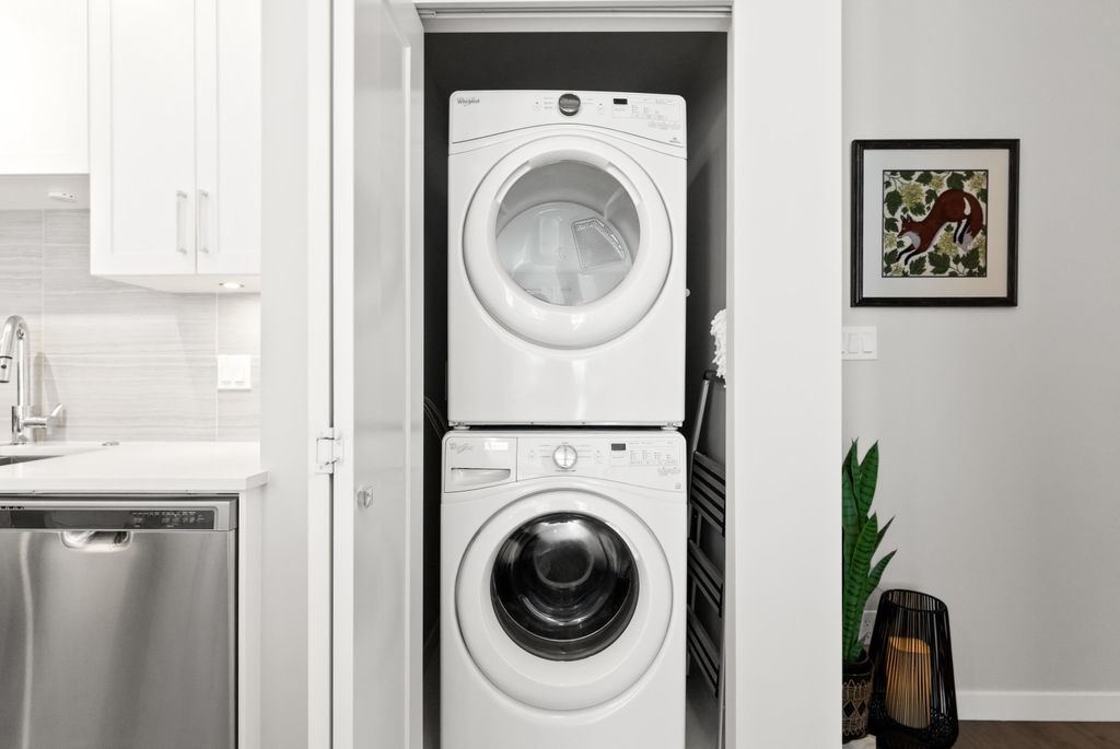 listing image 1109881222003356756