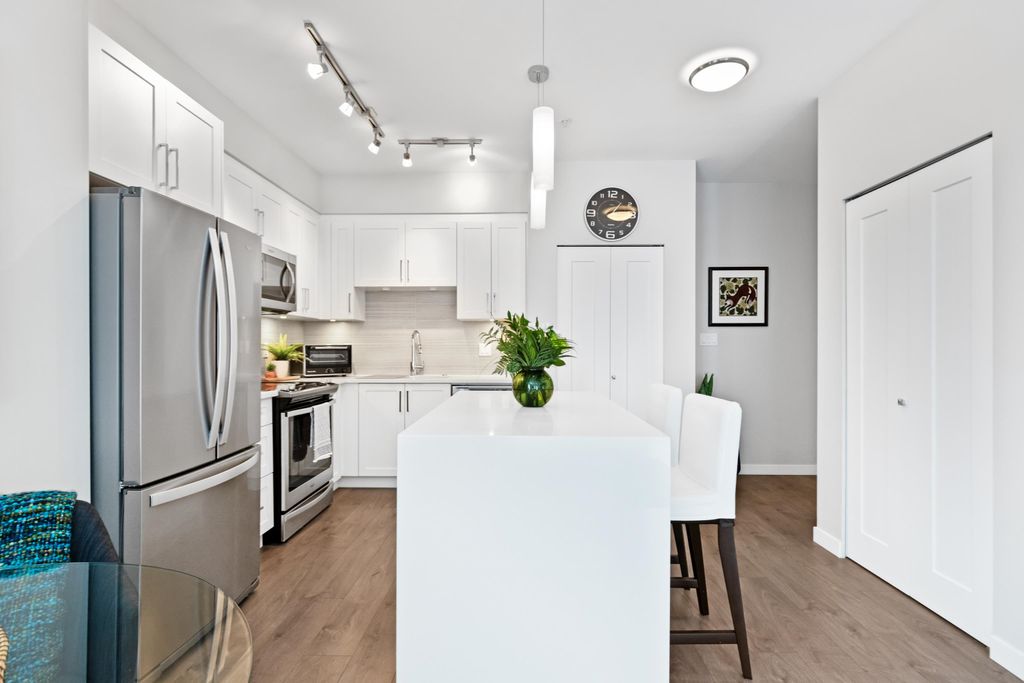 listing image 1104096656374133900