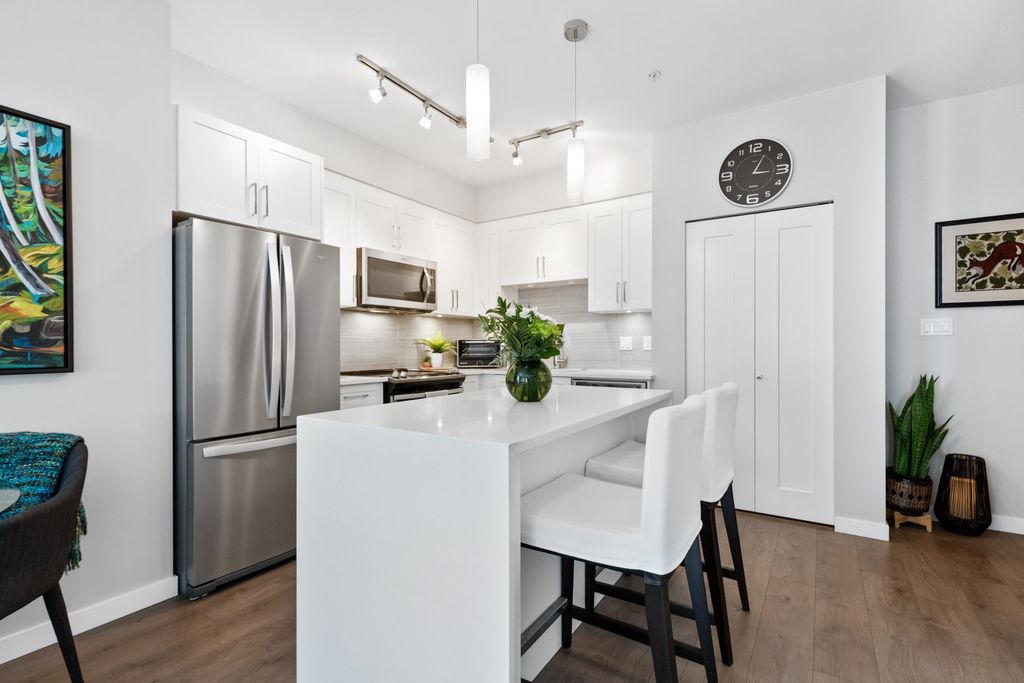 listing image 1101441703591123354