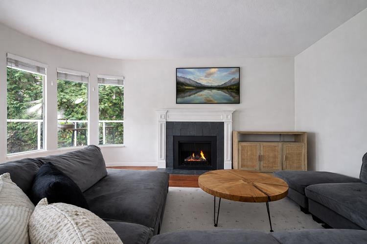 320 W 2nd Street 202