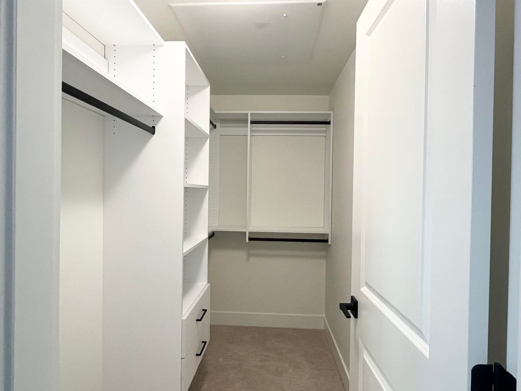 listing image 1102927605385309552