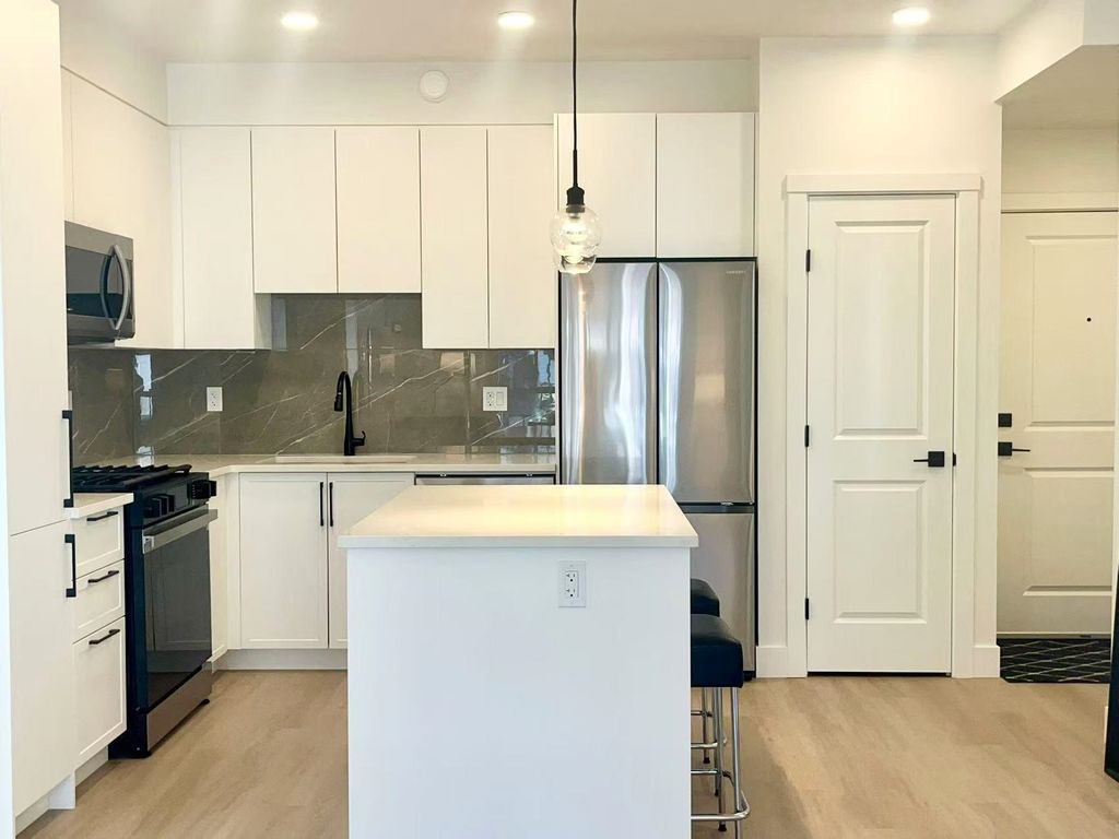 listing image 1104359279036503083