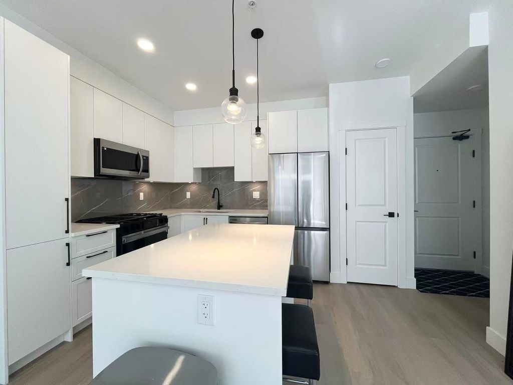 listing image 1109884374171544159