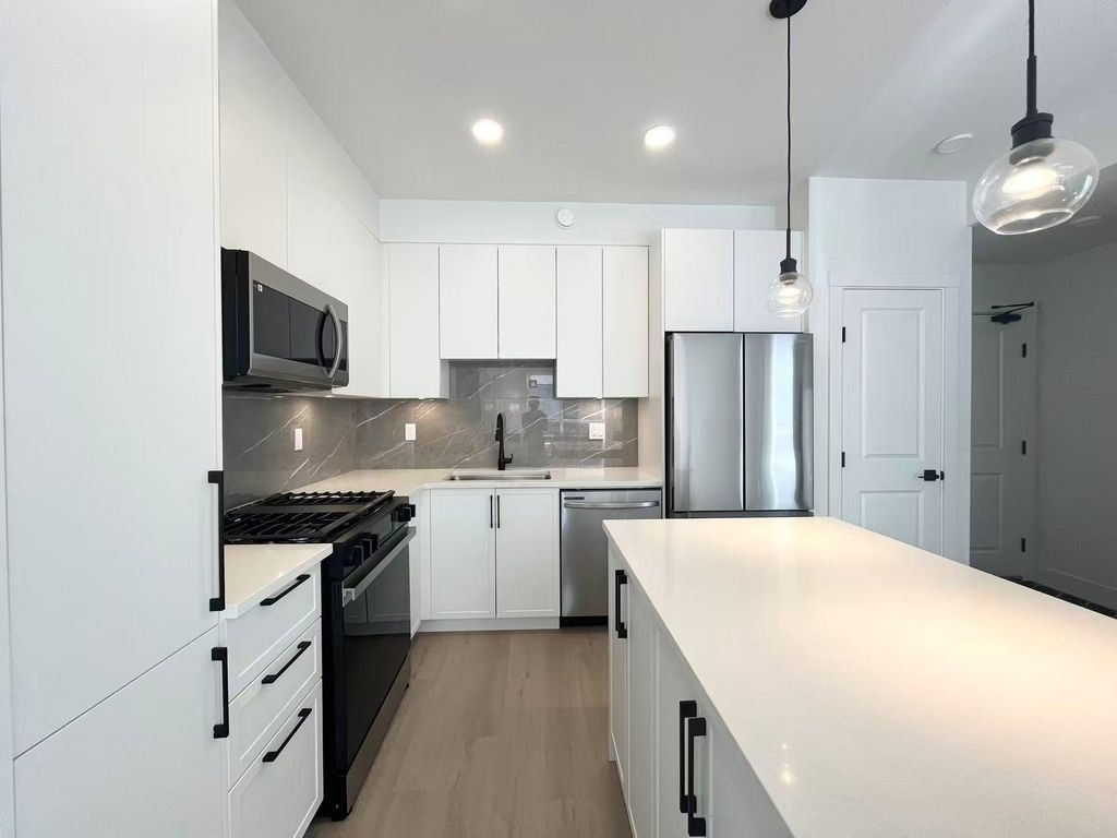 listing image 1104099225404579578