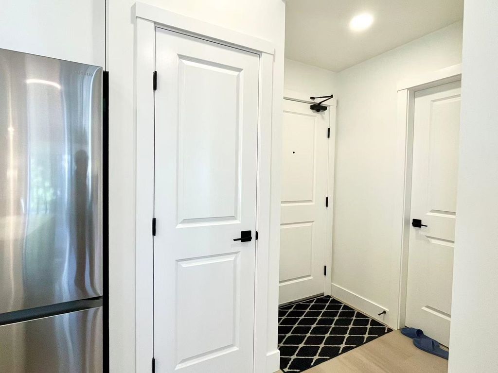 listing image 1106961292631960889