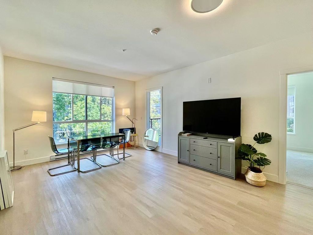 listing image 1102296638963931009