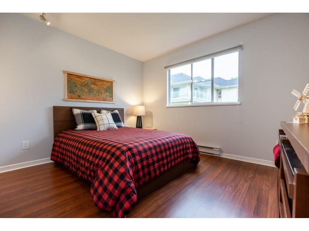 listing image 1102036125551764265