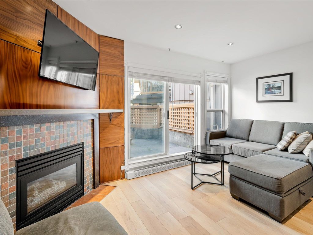 listing image 1104246205080450903