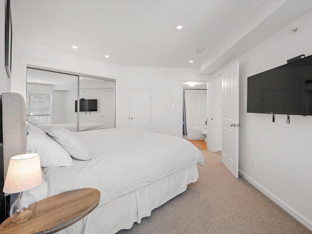 listing image 1106579264314857554